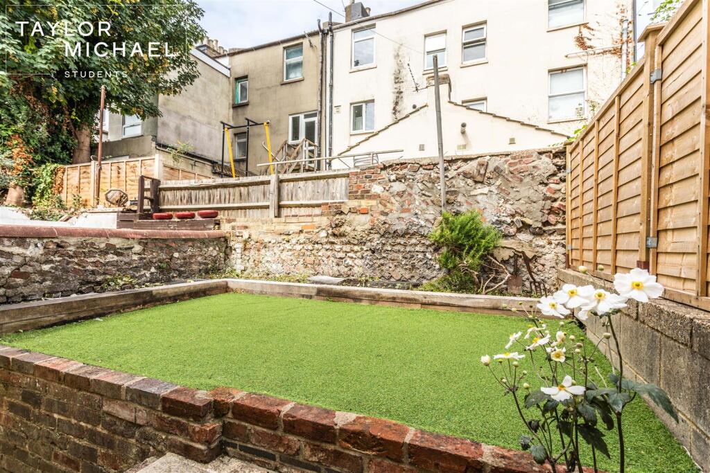 6 bedroom terraced house for rent