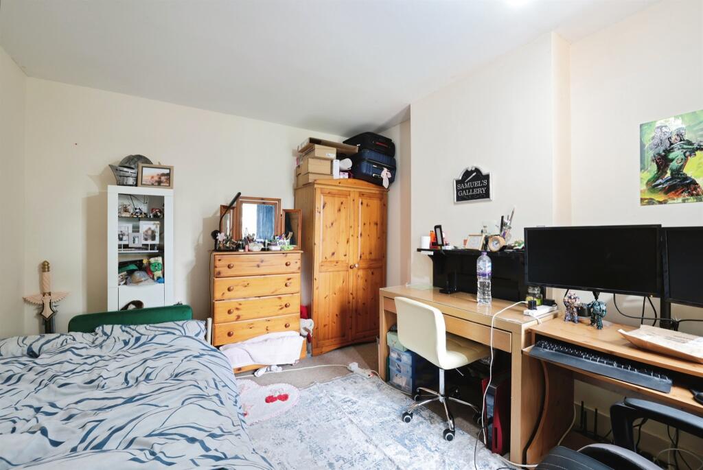 House in Watford, Holywell Estate - More