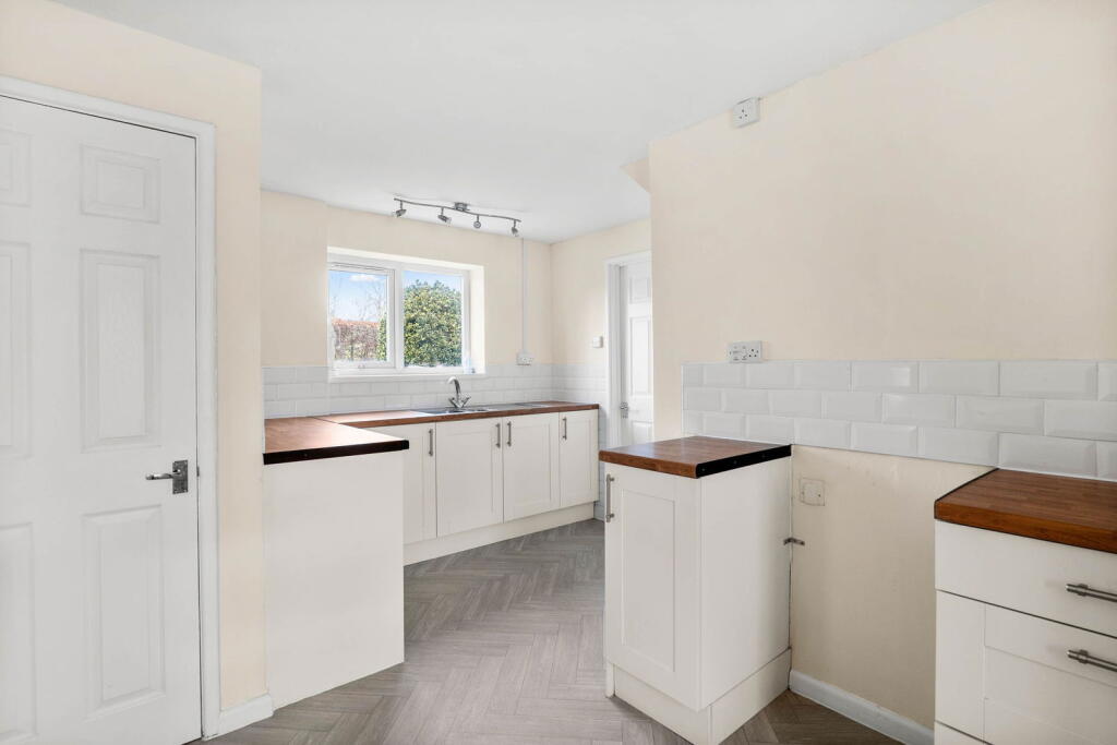 13 Lower Croft, Cropthorne, Pershore, Worcestershire.  WR10 3NA photo 2