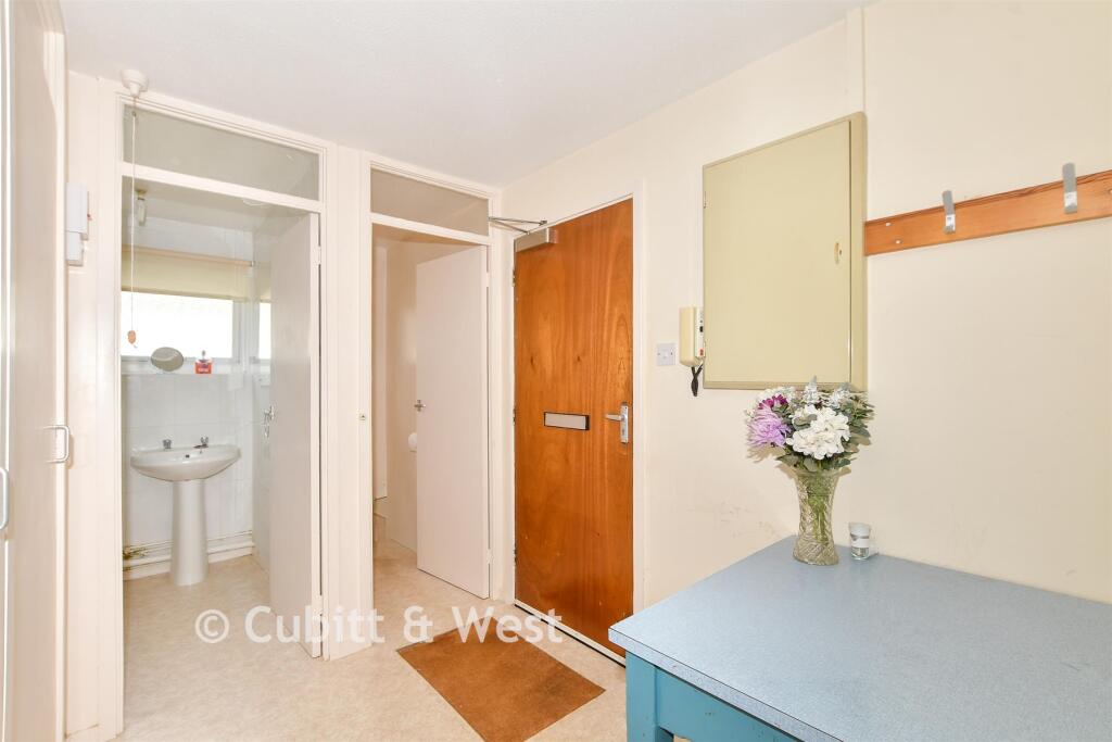Apartment in Redhill - View 5