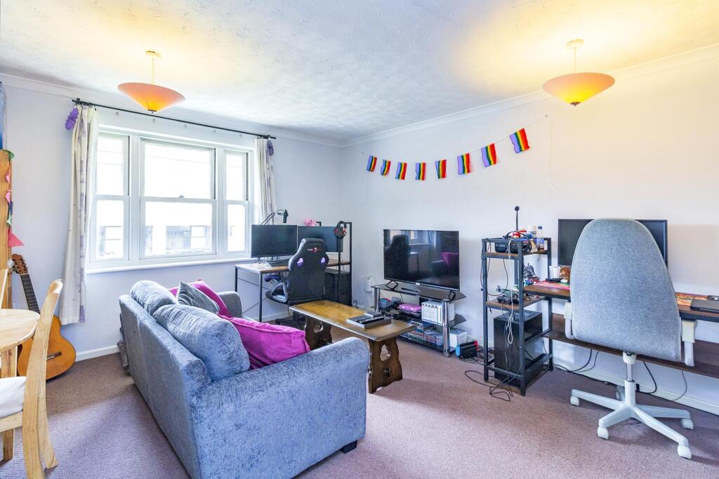 Apartment in Milton Keynes - View 5