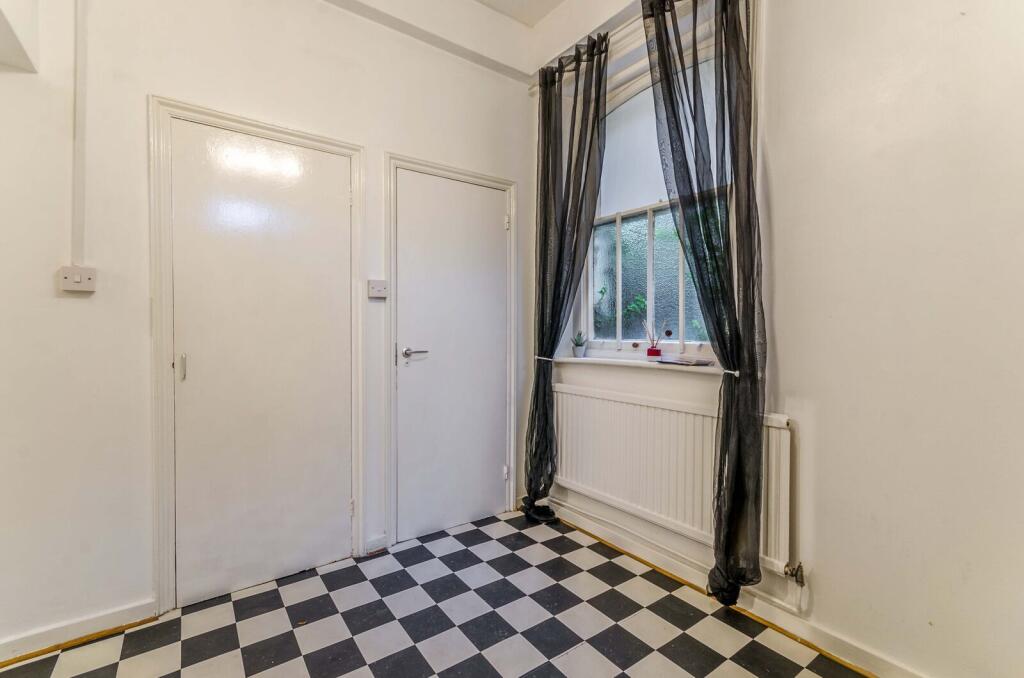 Apartment in London, Taverner Square, Highbury - View 3