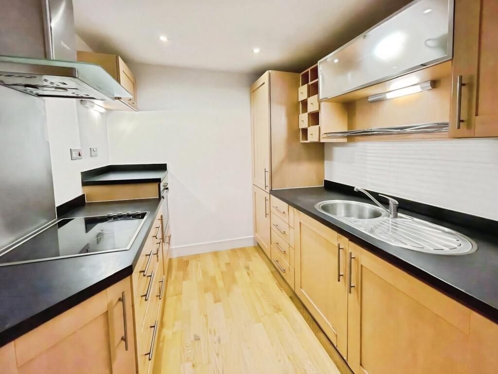 Apartment in Leeds, West Yorkshire - View 4