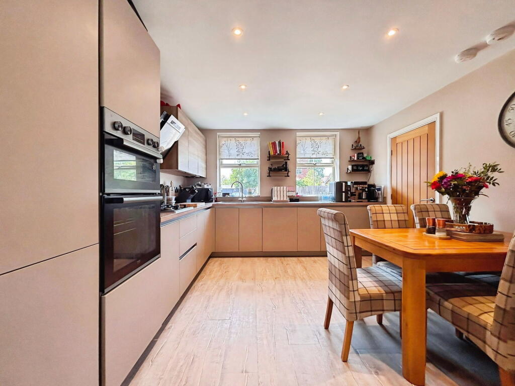 House in North Kesteven, Heckington - View 2