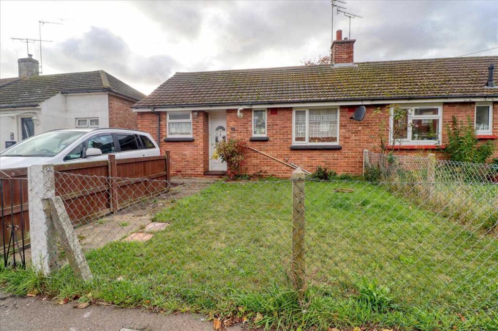 1-bed house on Lake Walk, Clacton on Sea, £160,000