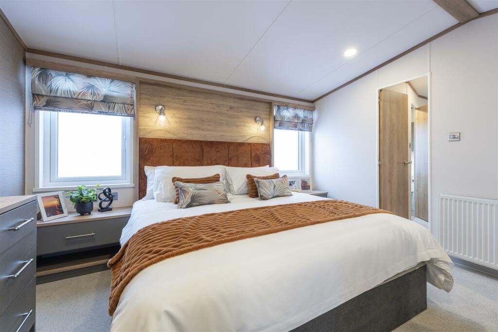 Boat Lane, Bleasby, Nottingham - More