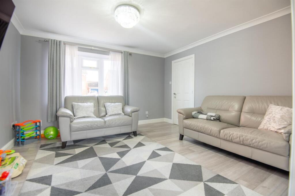 House in Wellingborough, Hatton Park - View 3