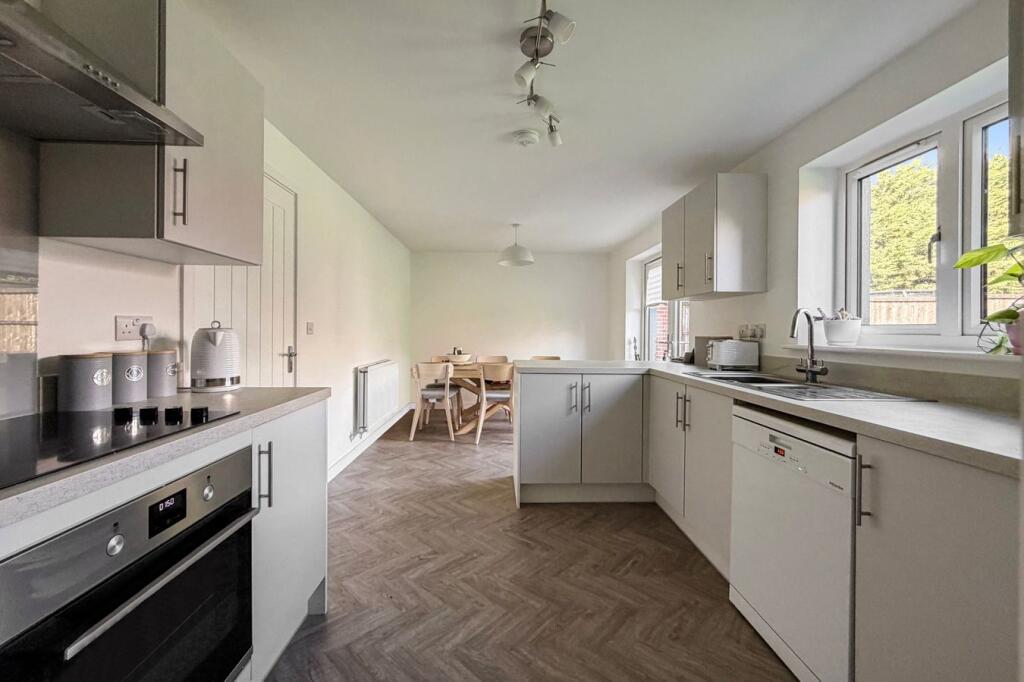 House in Gillingham, Medway - View 3