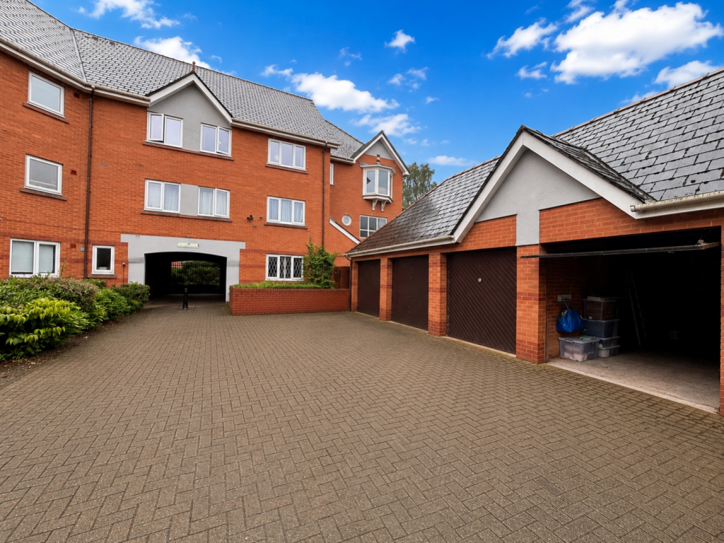 Apartment in Salford - View 3