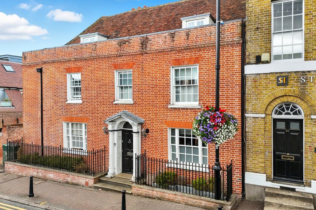 Main image of property: High Street, Billericay, CM12