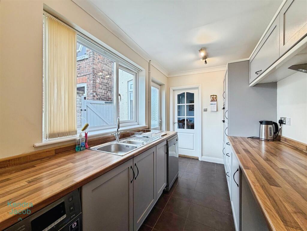 House in Worksop, Gateford - More