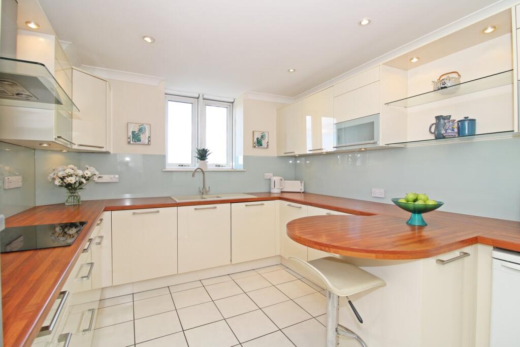 Creswell Drive, Langley Waterside, Beckenham, BR3 - View 4