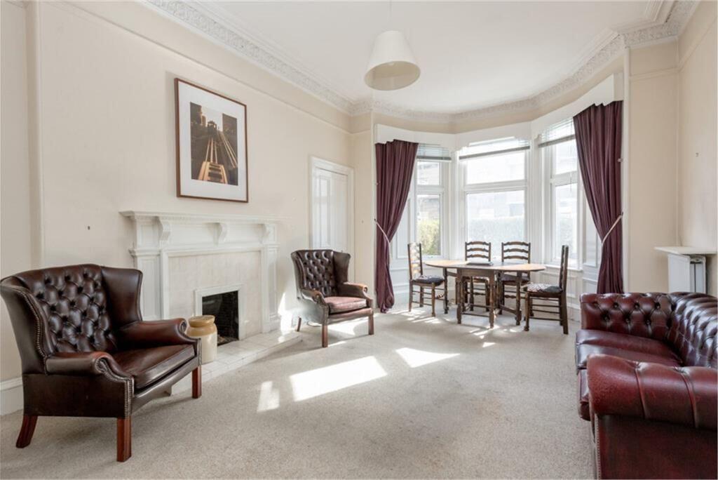 Apartment in Edinburgh, Church Hill, Morningside - View 2