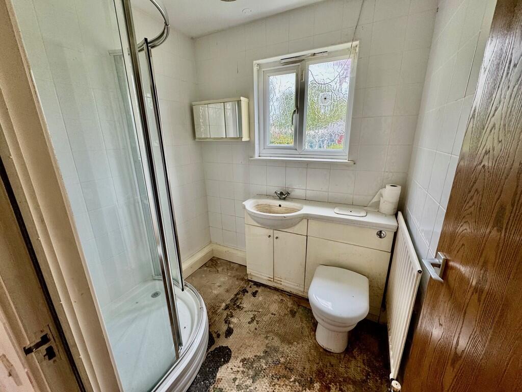 House in Solihull, Ulverley Green - More
