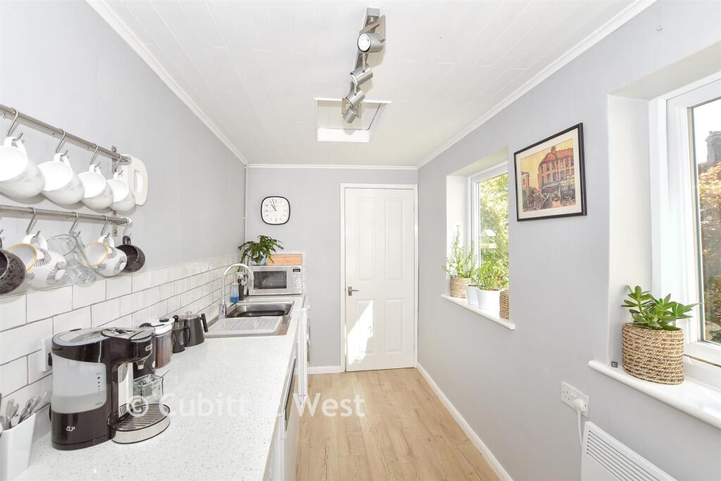House in Mid Sussex, Blackwell, East Grinstead - View 5
