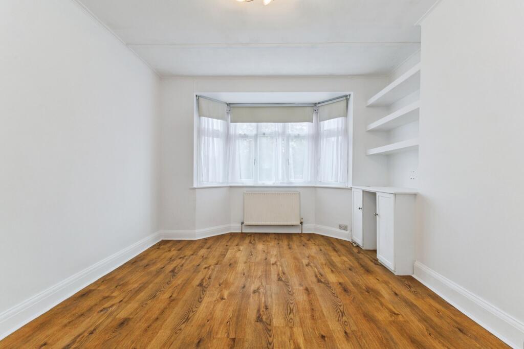 Apartment in Sutton - More