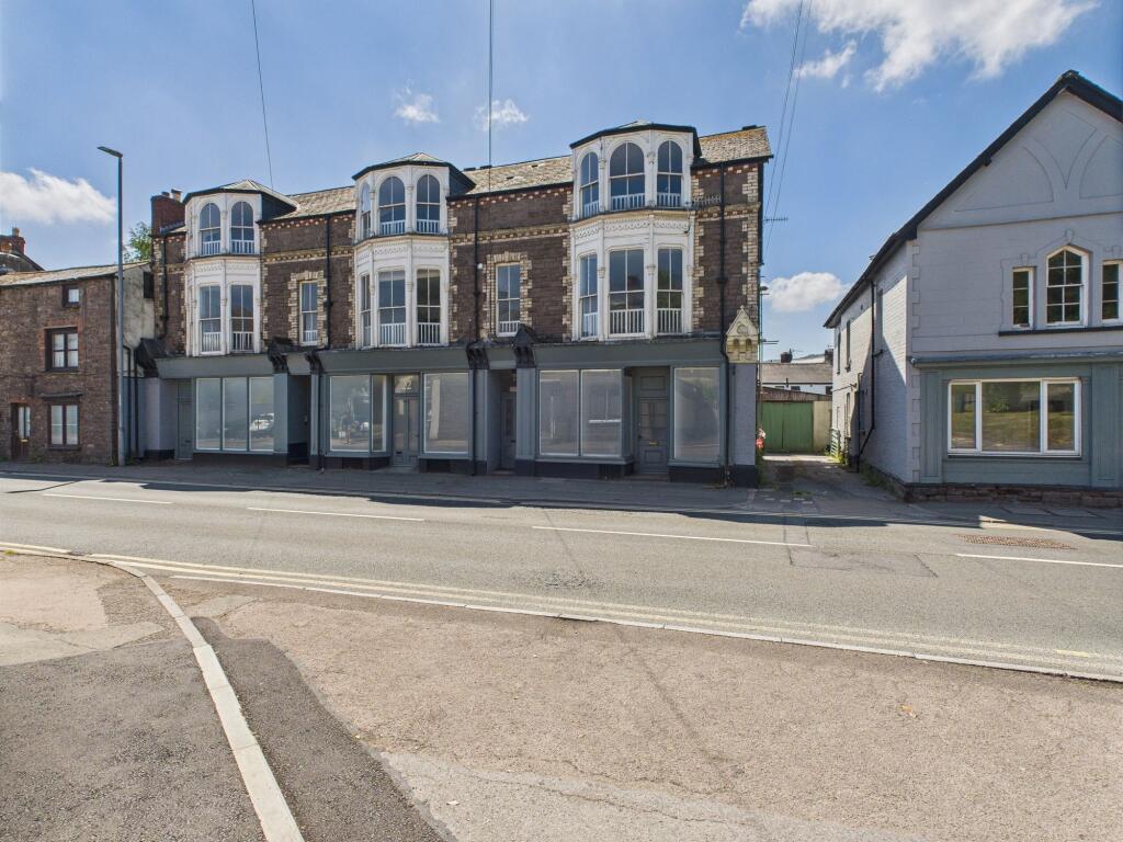 2-bed flat on Brecon Road, Abergavenny, NP7, £135,000