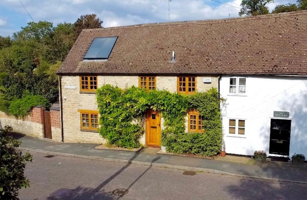 Main image of property: Lenborough Road, Buckingham, MK18