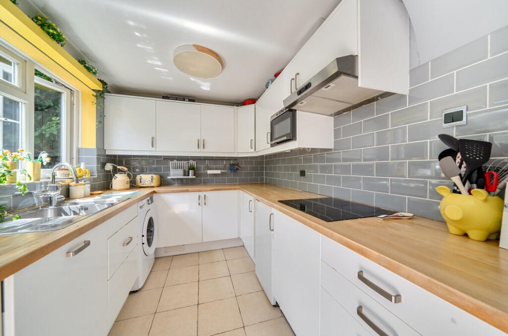 House in Redhill - View 4