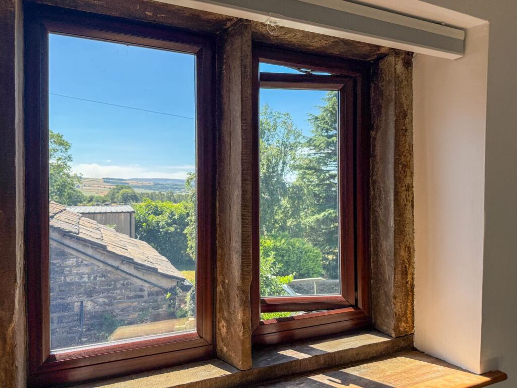 House in Kirklees, Hall Ing, Holme Valley - View 2