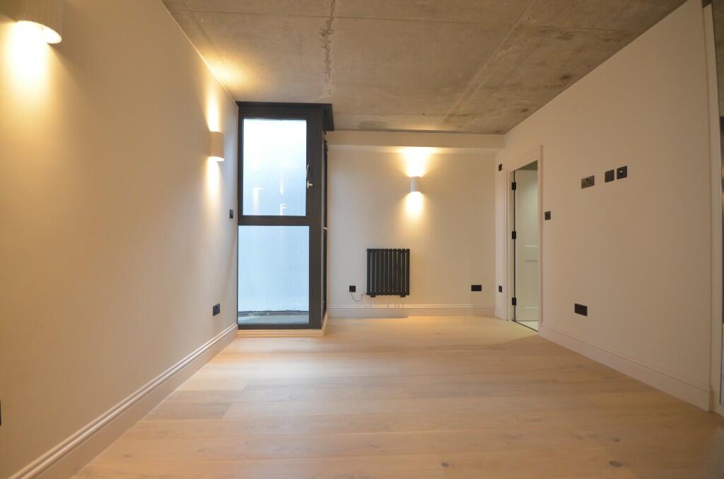 Apartment in London - More