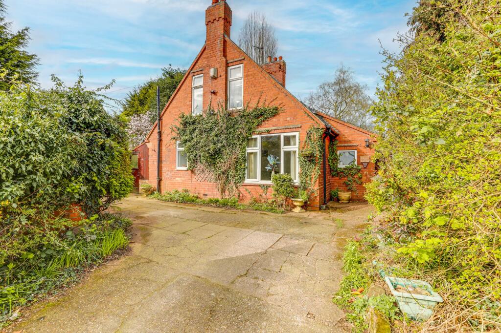 Main image of property: Sandy Lane, Hucknall, NG15