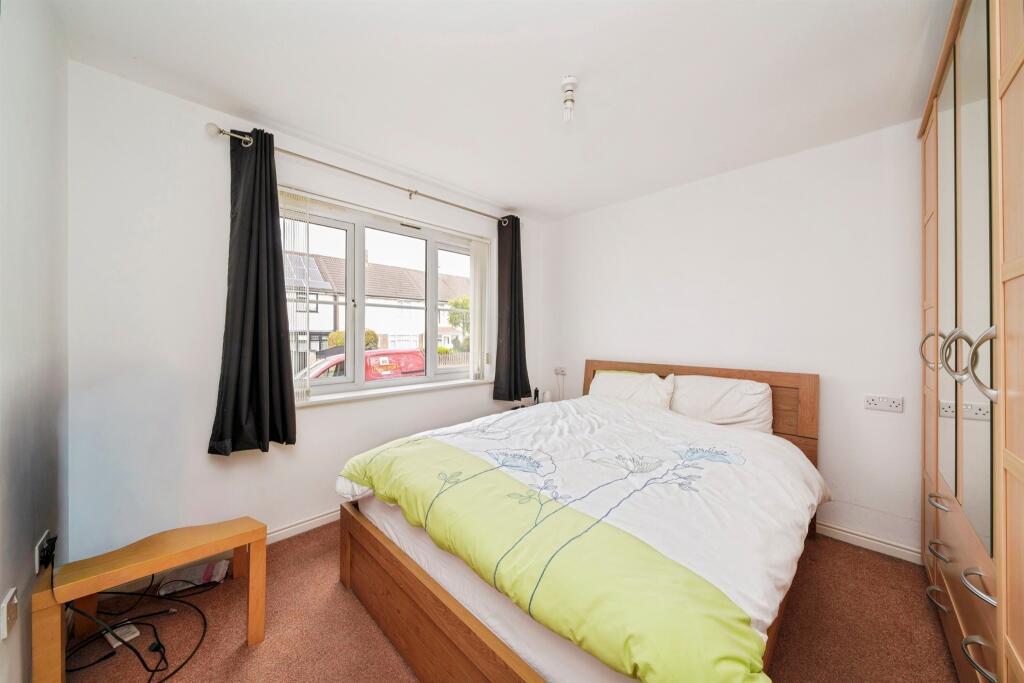 Apartment in Wirral, Liverpool City Region - View 5