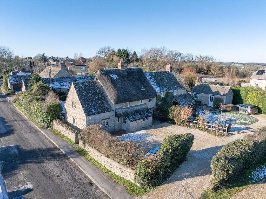 Main image of property: Ivy Cottage, North Leigh, Witney, OX29 6SA