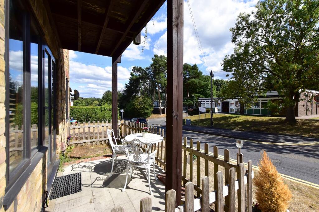Apartment in Kings Langley - View 3