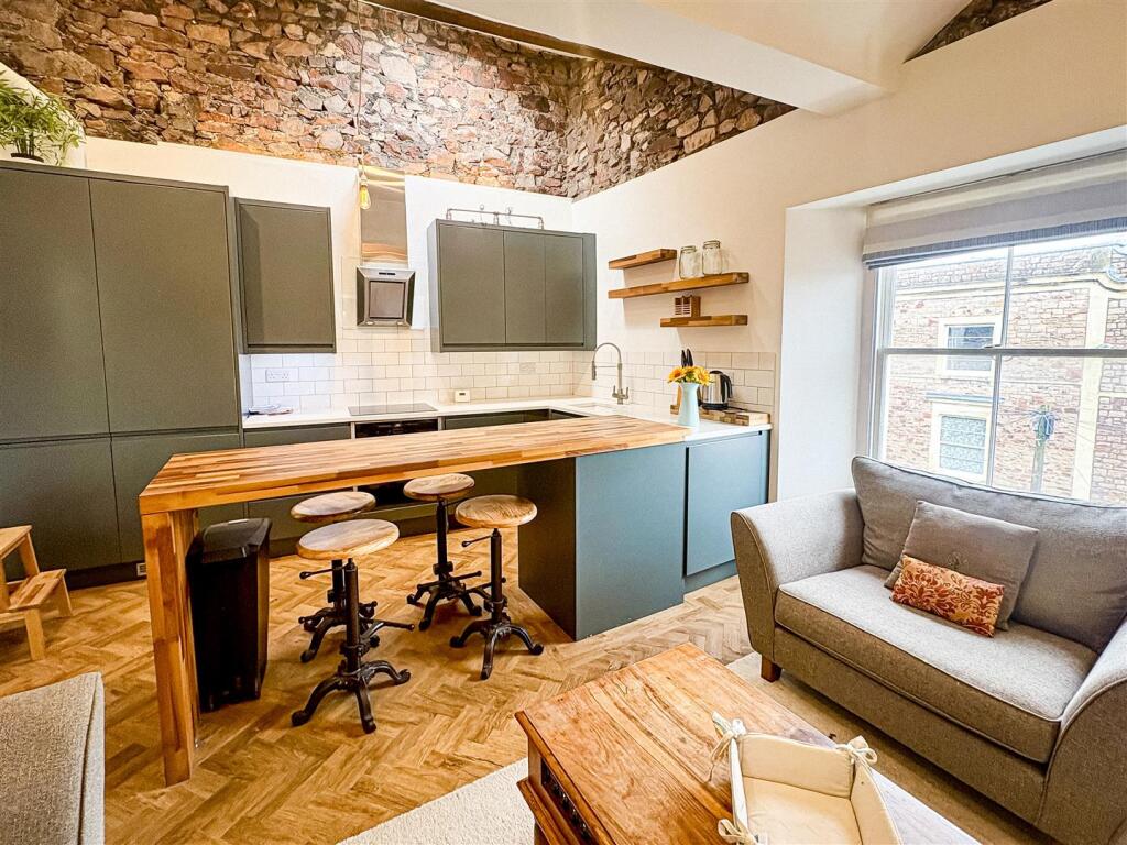 Apartment in Bristol - View 3