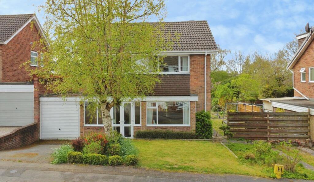 3-bed detached on Woodside, Ashby-De-La-Zouch, LE65, £300,000