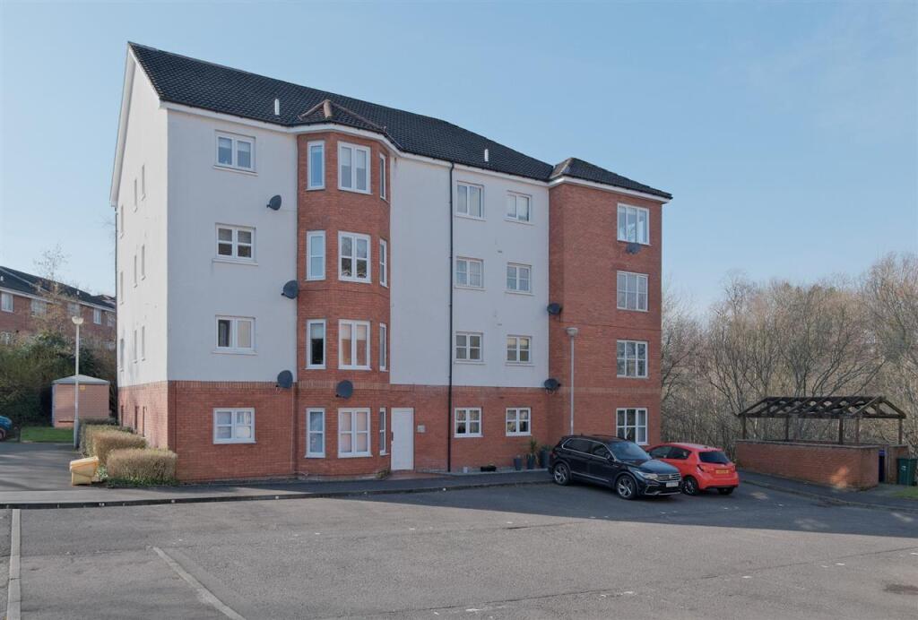 3-bed flat on Skye Wynd, Hamilton, £129,995