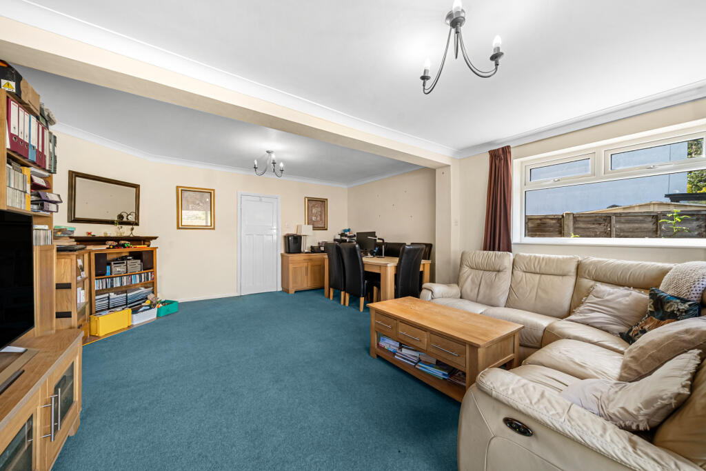 House in Runnymede, Addlestone - View 5