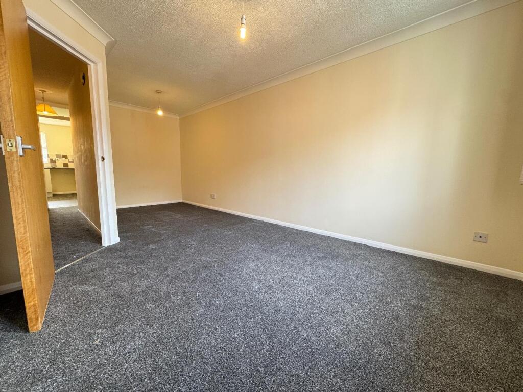 Apartment in Rothwell, North Northamptonshire - View 4