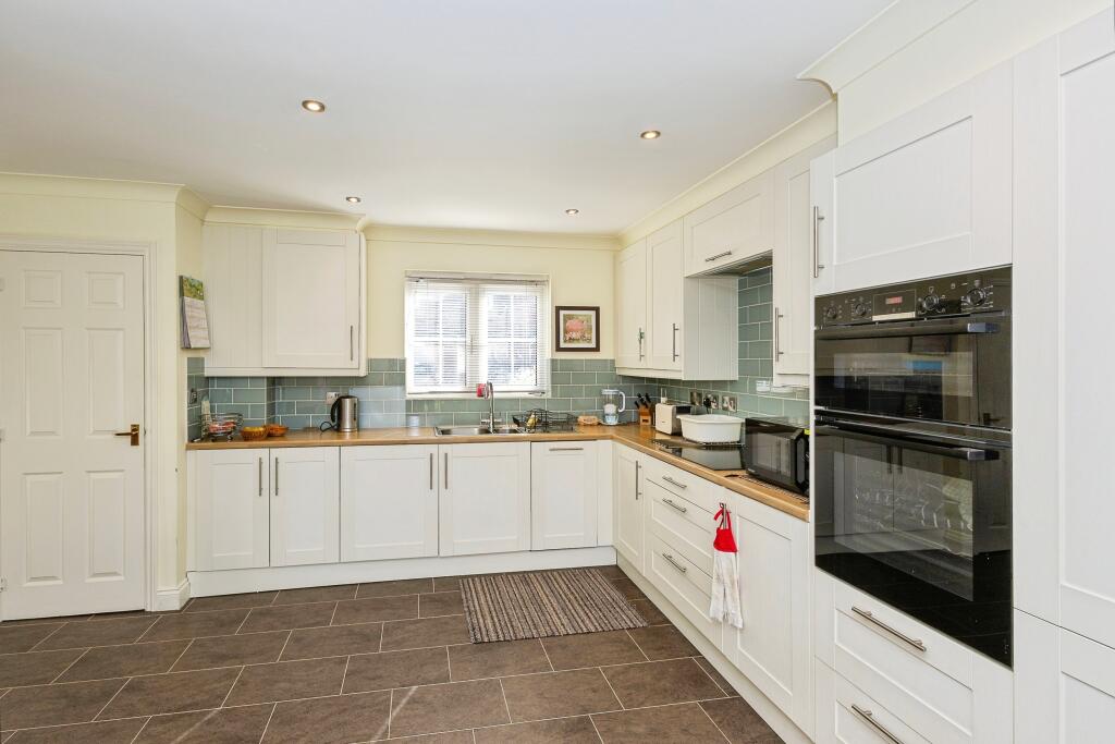 Pepper Close, Hayling Island, PO11 - View 3