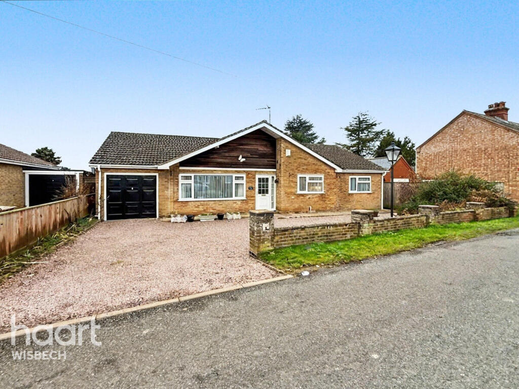 3-bed bungalow on Hollycroft Road, Emneth, £325,000