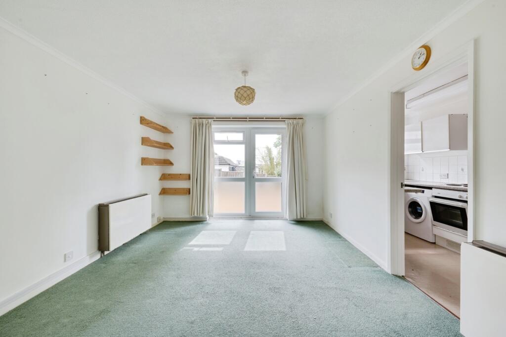 Apartment in Sutton - View 3
