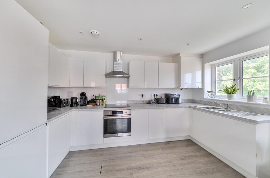 Steeplechase Way, Fontwell, BN18 photo 4