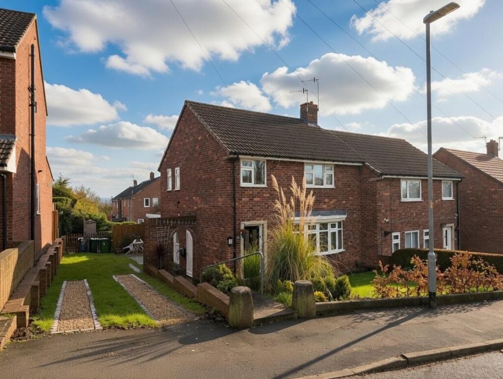 3-bed semi-detached on Bracken Drive, Dunston Hill, Gateshead, Tyne & Wear, NE11 9QP, £230,000