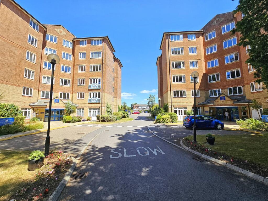 Main image of property: 37 Lindsay Road, Branksome Park, Poole, BH13