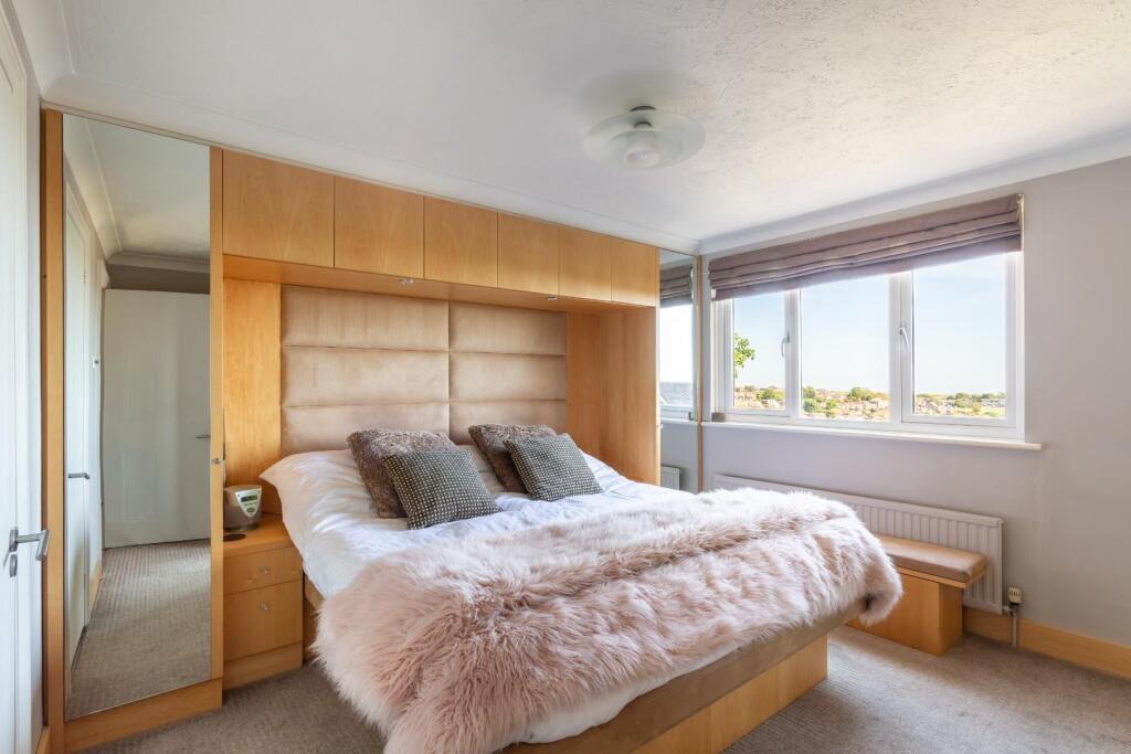 Treetops Close, Brighton - More