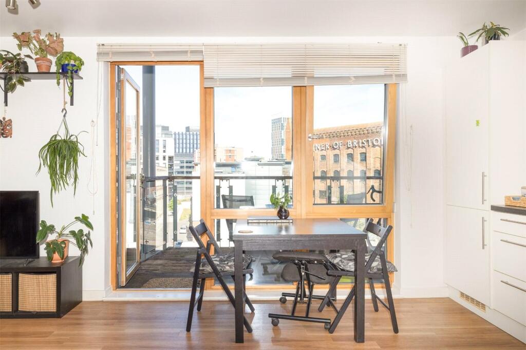 Apartment in Bristol - View 3