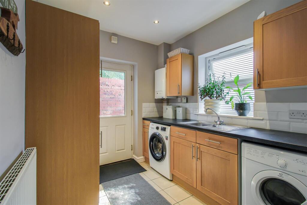 House in Wakefield - View 5