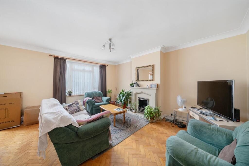 House in Morden, Merton Park - View 2