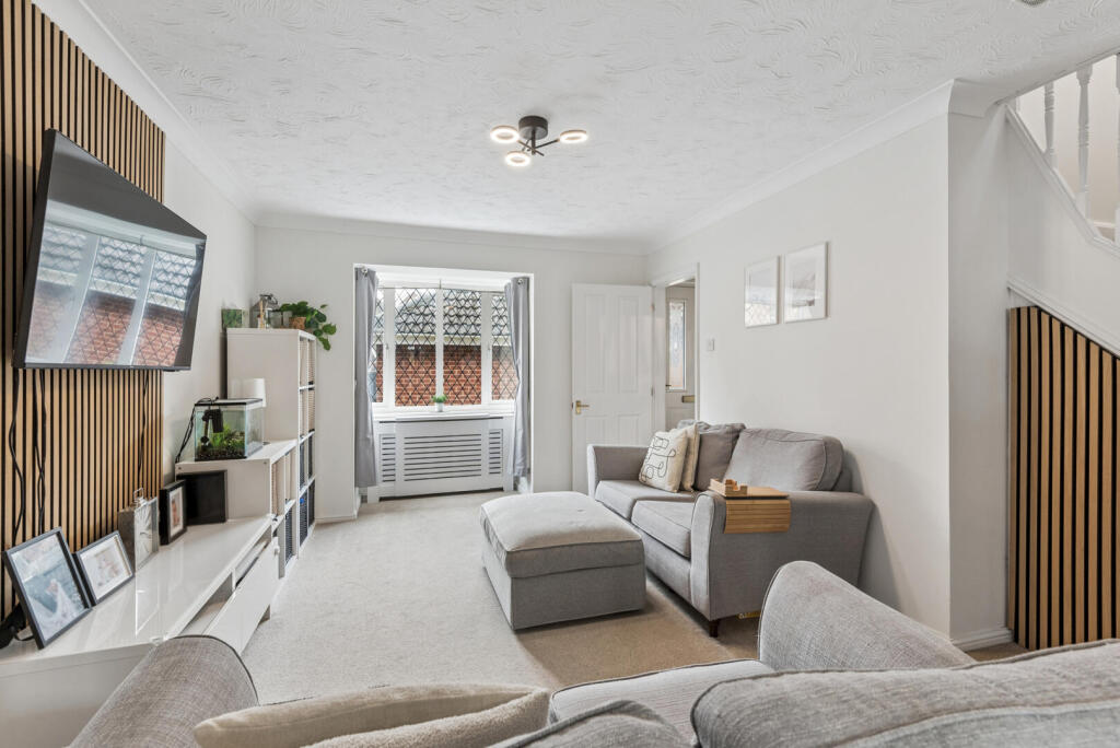 House in Barton-le-Clay, Central Bedfordshire - More