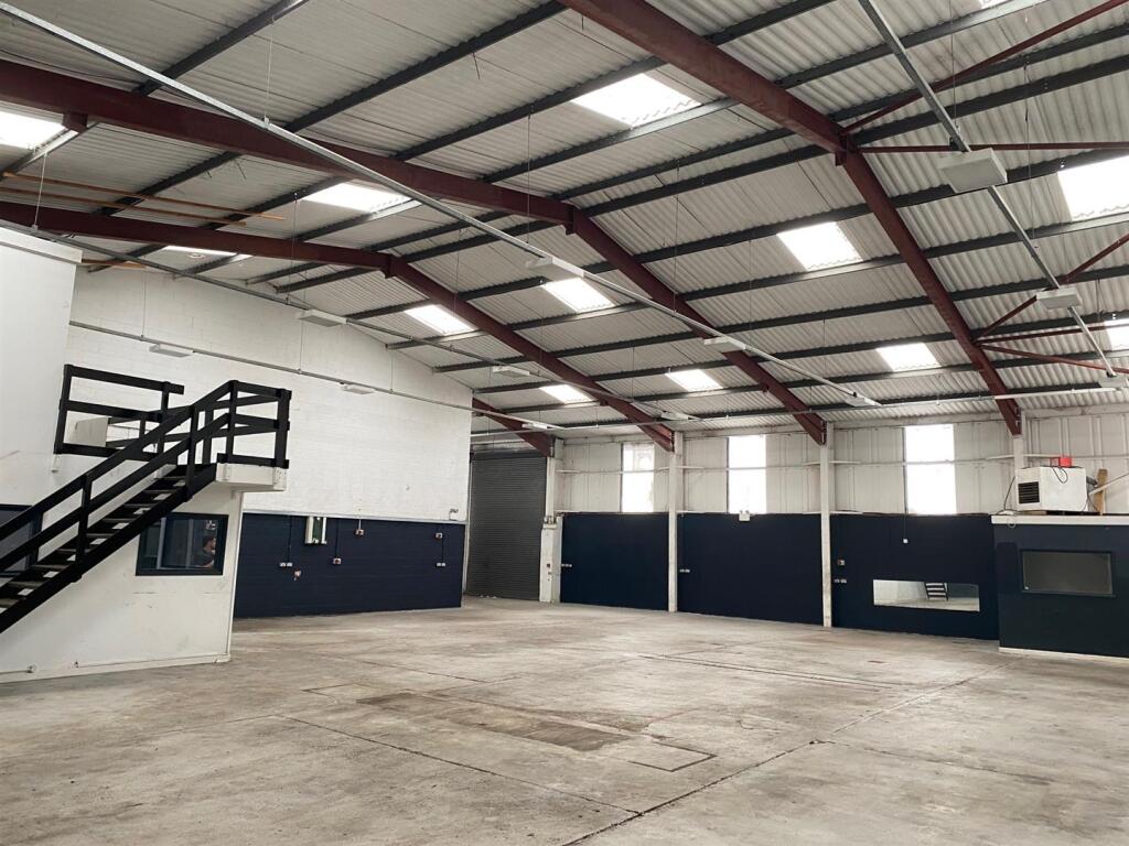 19 rear Cambridge Rd internal.jpg