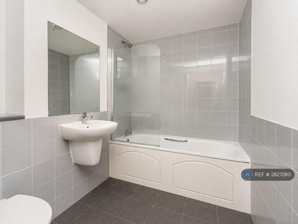 Apartment in Cardiff, Castle - View 5