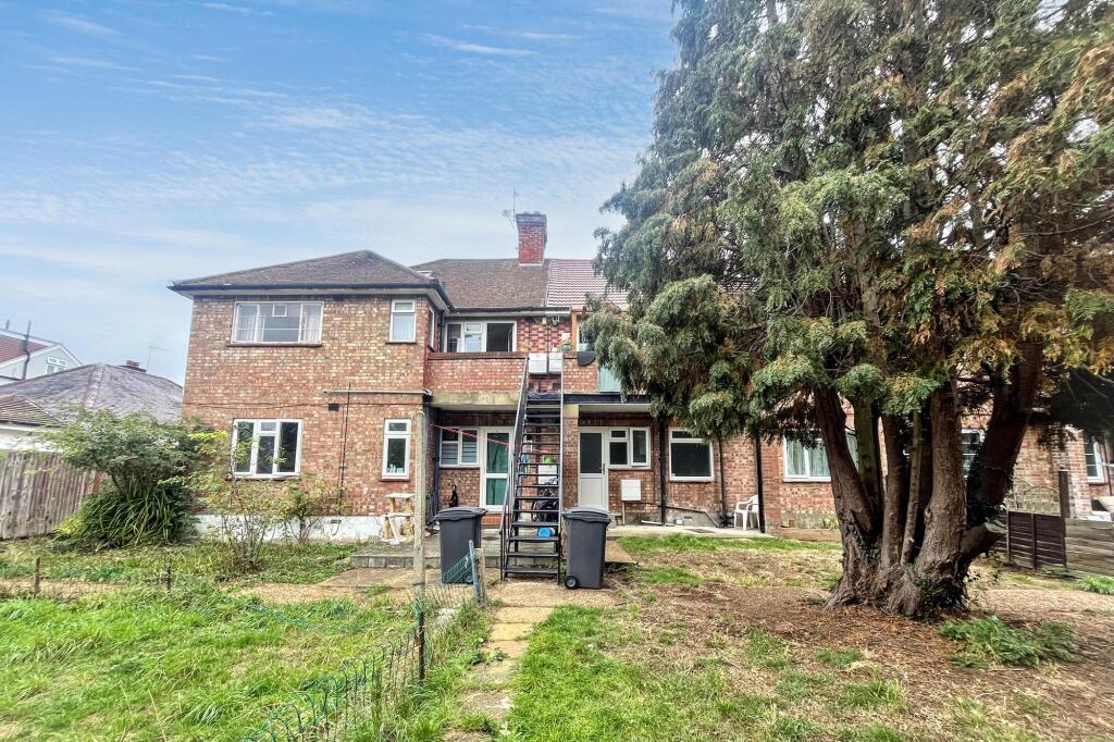 Apartment in Kingston upon Thames - View 4