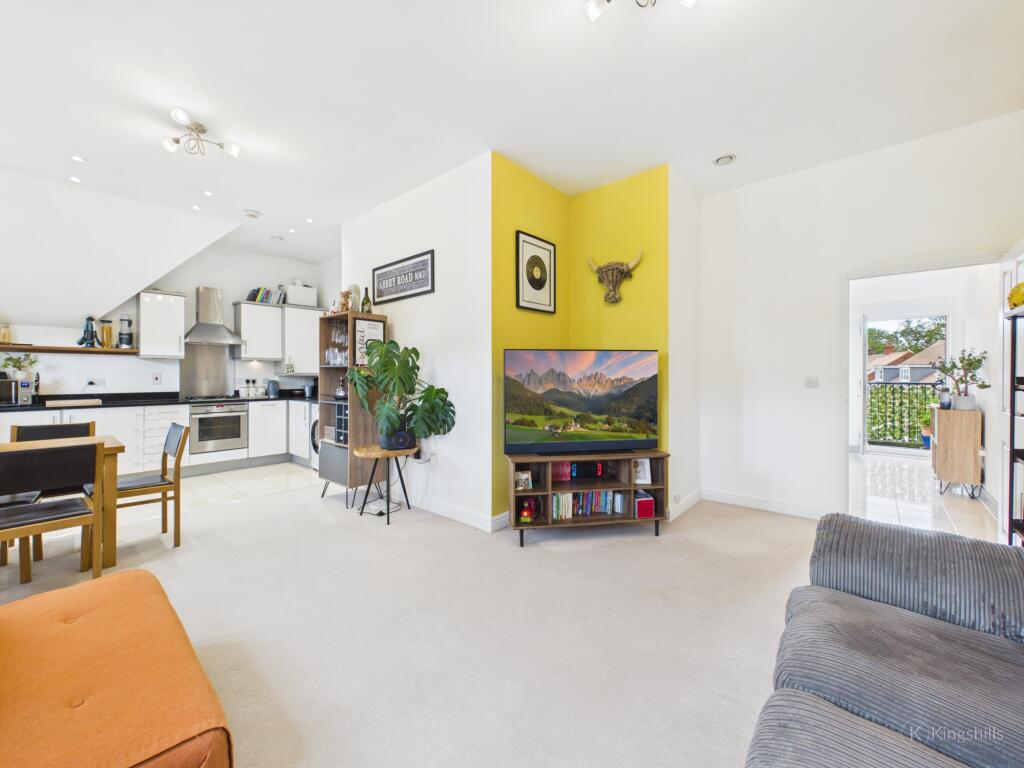 Kingshill Crescent, High Wycombe, Buckinghamshire, HP13 5NF photo 4