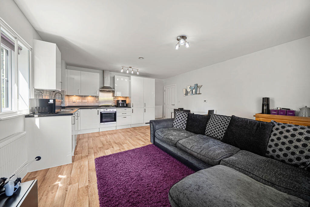 Apartment in Elmbridge, Hersham - View 5